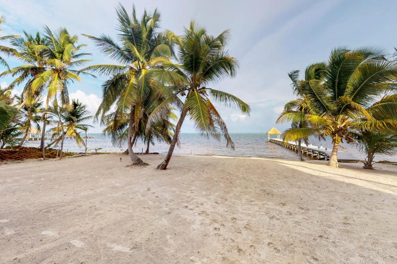 Blue Water Beach Villas Сан Педро Екстериор снимка