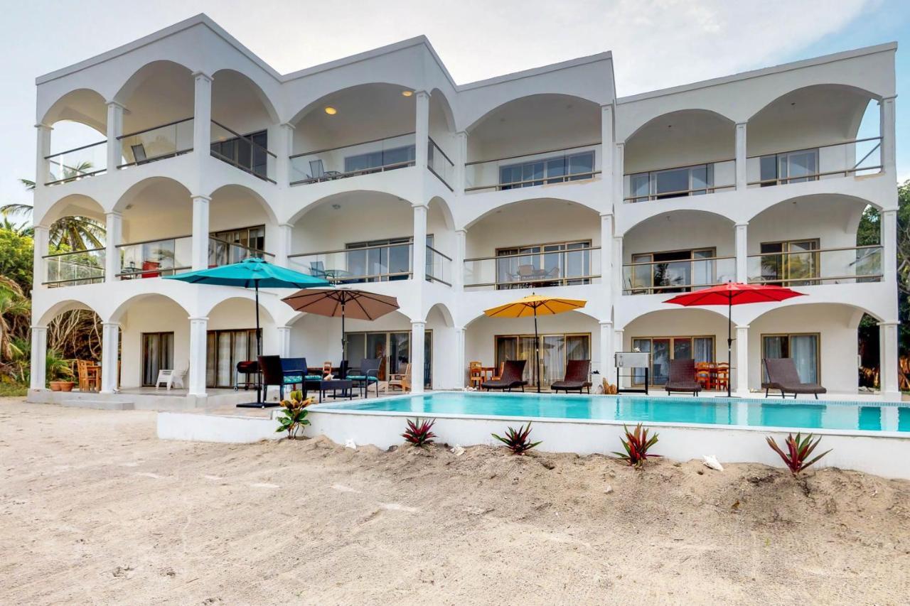 Blue Water Beach Villas Сан Педро Екстериор снимка