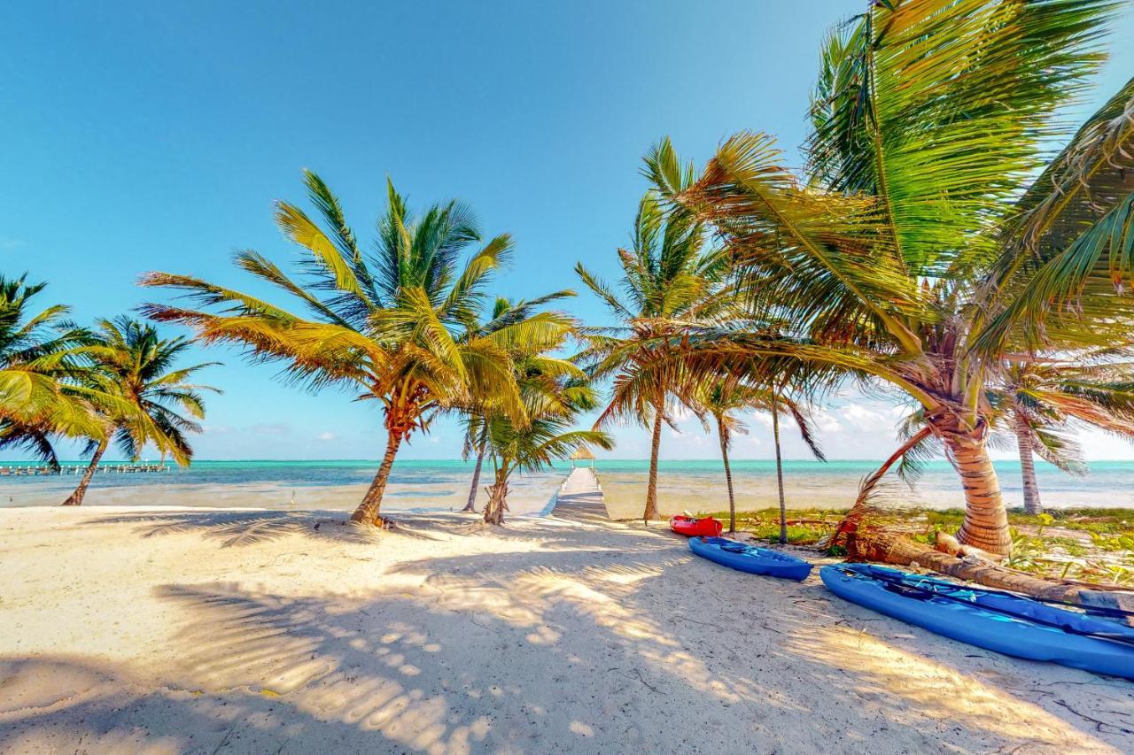 Blue Water Beach Villas Сан Педро Екстериор снимка